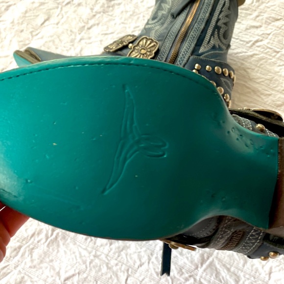 Lane Blue - limited Edition Blue Mesa booties - Picture 6 of 7